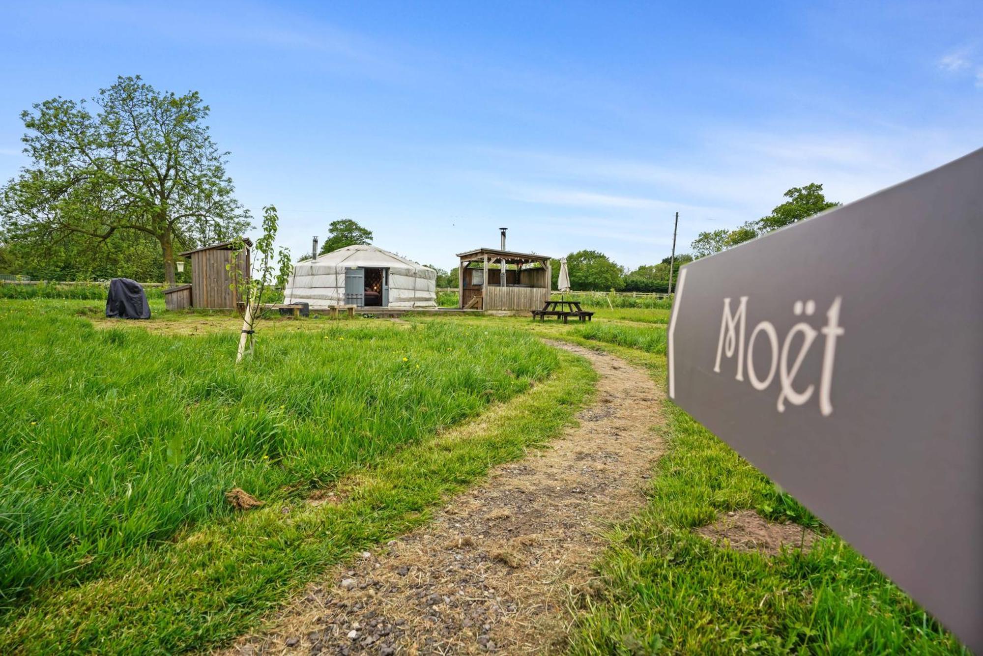 Hotel Glamp And Tipple Ltd Great Ellingham Exterior foto