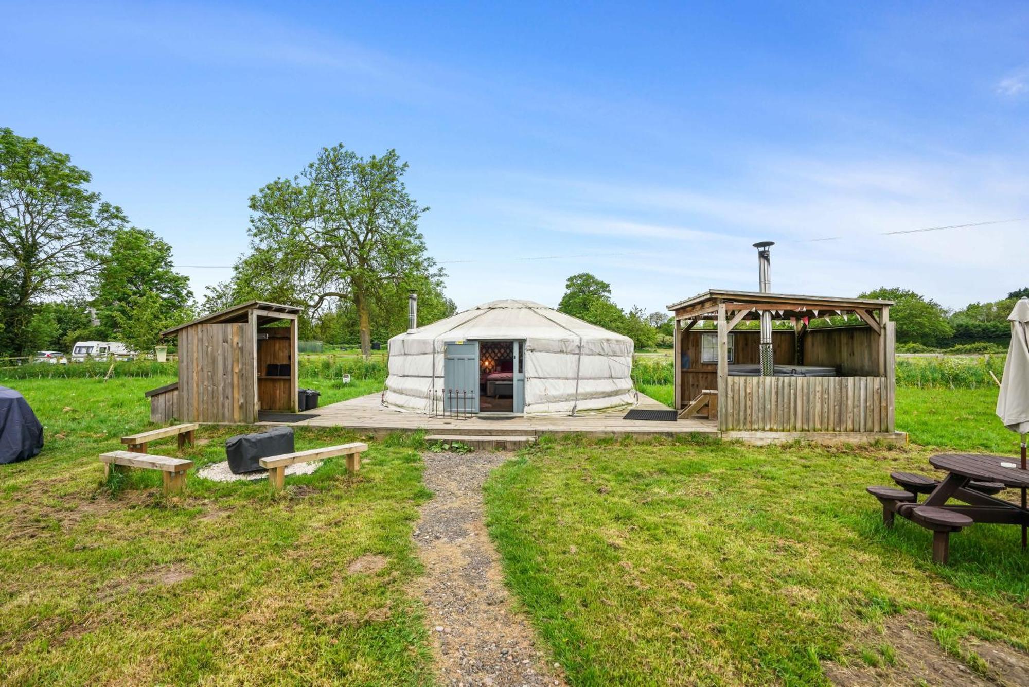 Hotel Glamp And Tipple Ltd Great Ellingham Exterior foto